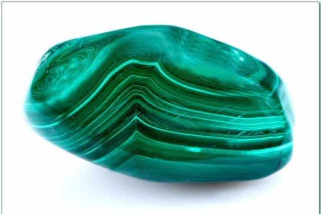 La malachite… Une protection puissante aide l’imagination, l’intuition et la créativité