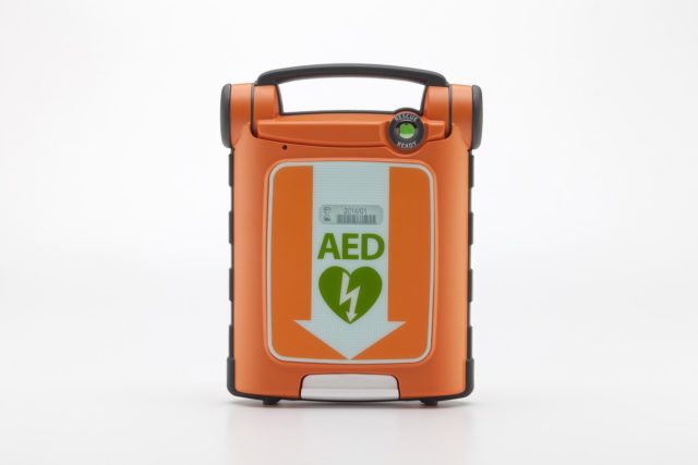 Sauriez-vous comment utiliser un défibrillateur en cas d’urgence?