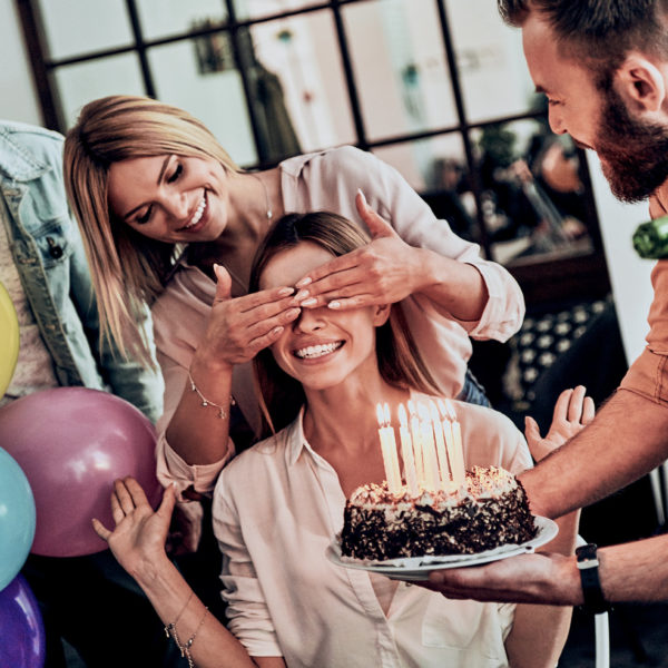 Comment organiser un anniversaire surprise à sa maman ?