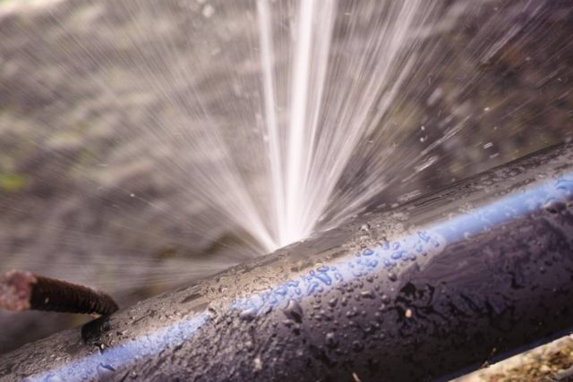 Comment détecter une fuite d’eau enterrée rapidement ?