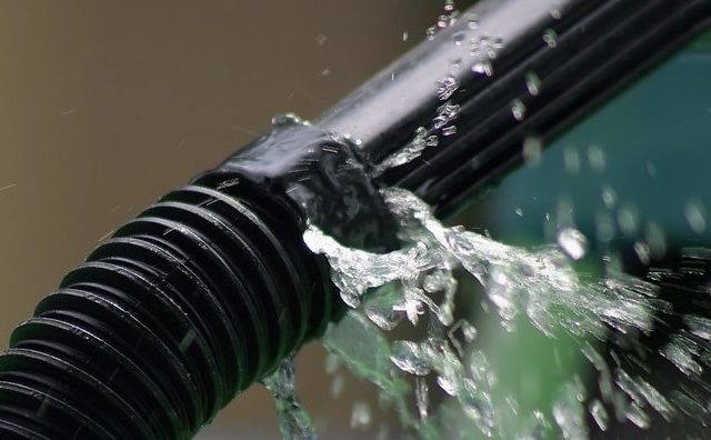 Solution temporaire pour une conduite d’eau qui fuit