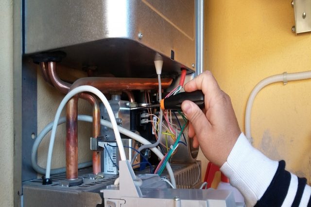 Comment réparer un chauffe-eau électrique qui fait du bruit ?